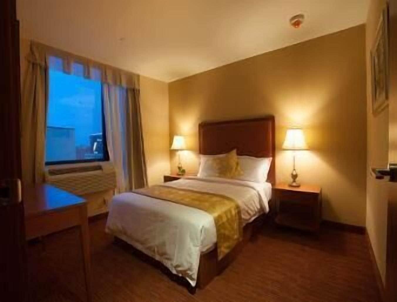 Ramada By Wyndham Flushing Queens New York Exterior photo