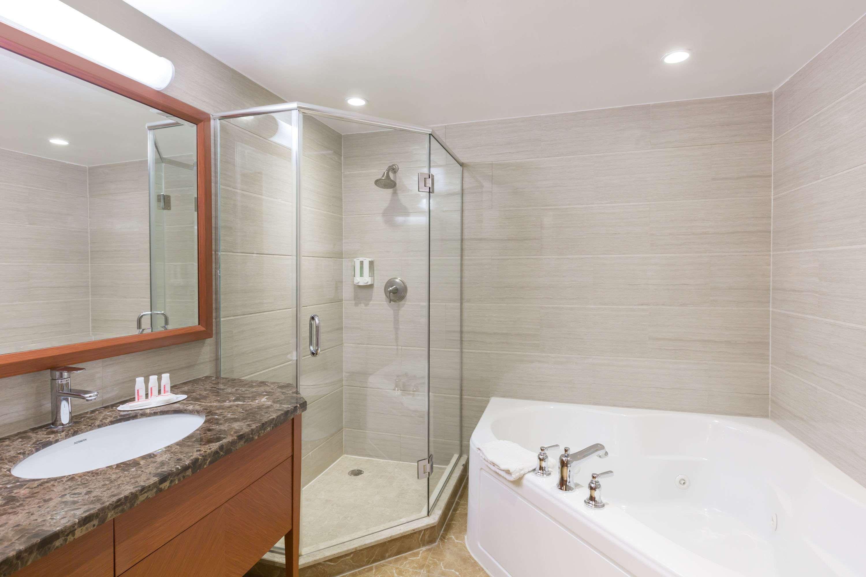 Ramada By Wyndham Flushing Queens New York Exterior photo