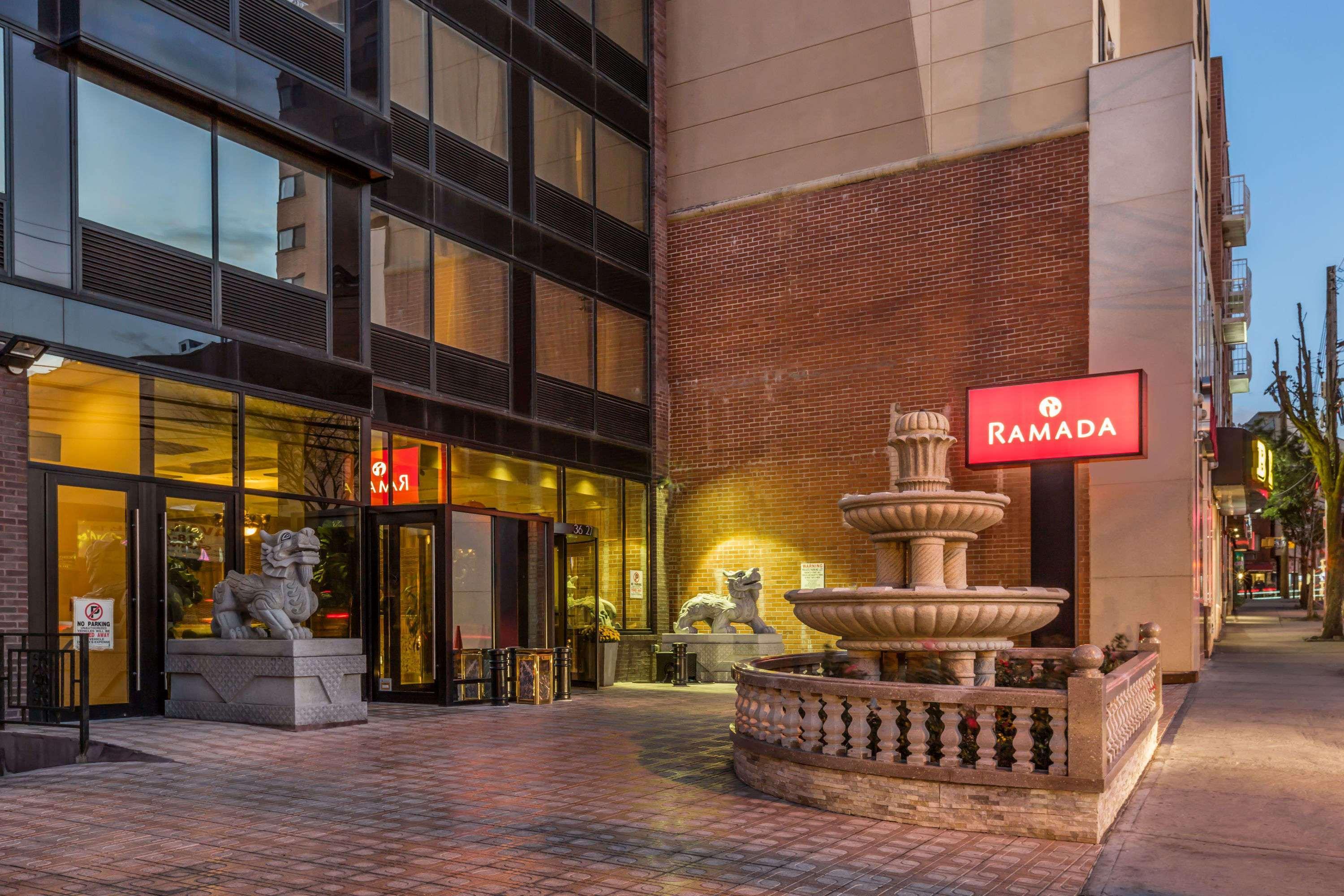 Ramada By Wyndham Flushing Queens New York Exterior photo