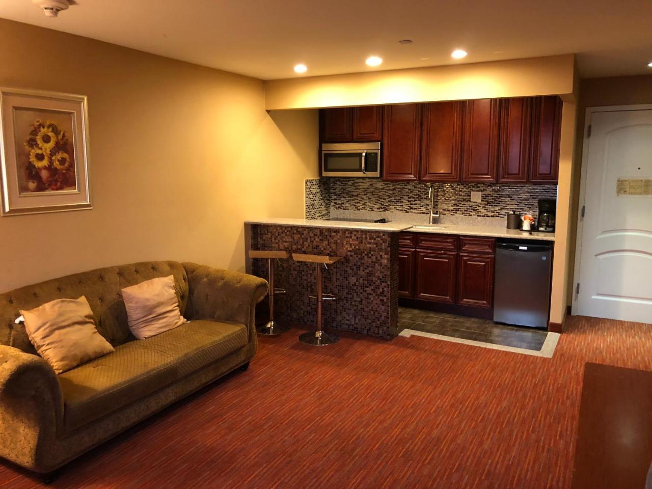 Ramada By Wyndham Flushing Queens New York Exterior photo