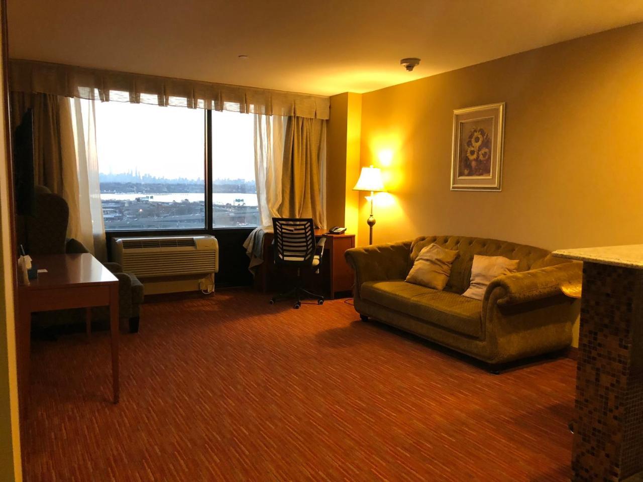 Ramada By Wyndham Flushing Queens New York Exterior photo